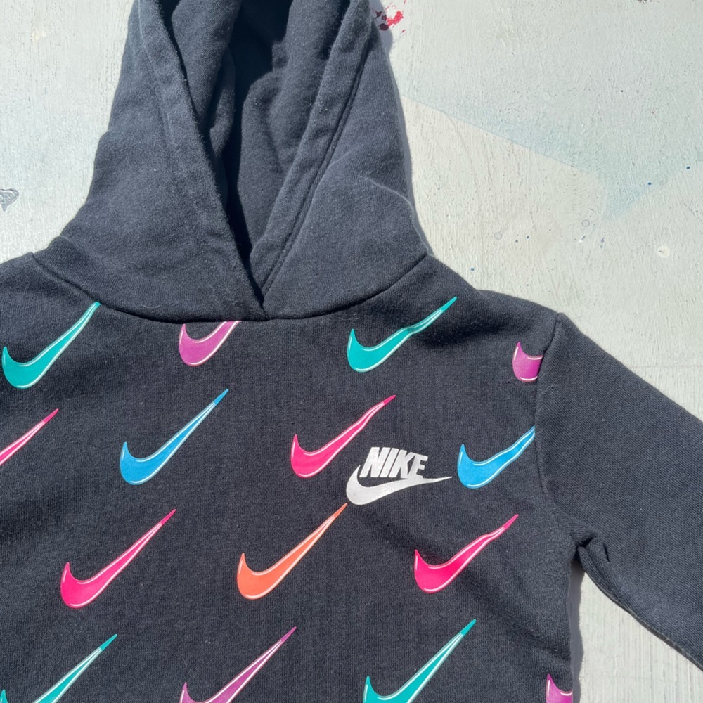 Kid's Nike Hoodie Black All-Over 2T Outdoor Logo Streetwear Toddler City Vibrant